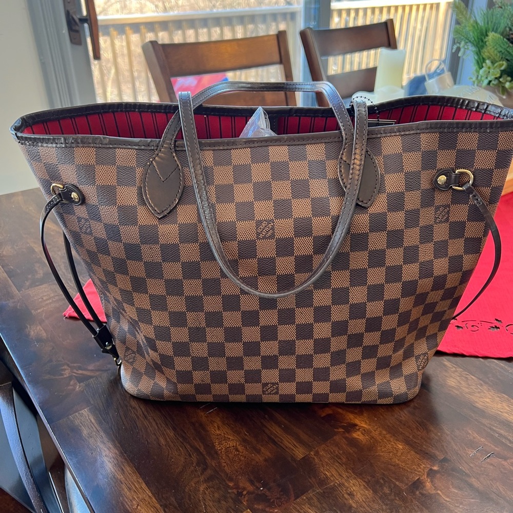 Selling Authentic 2018 Louis Vuitton Neverfull MM in Damier Ebene